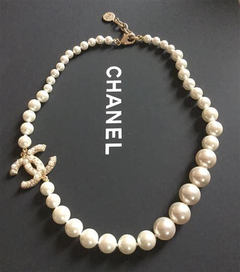 pearl choker chanel